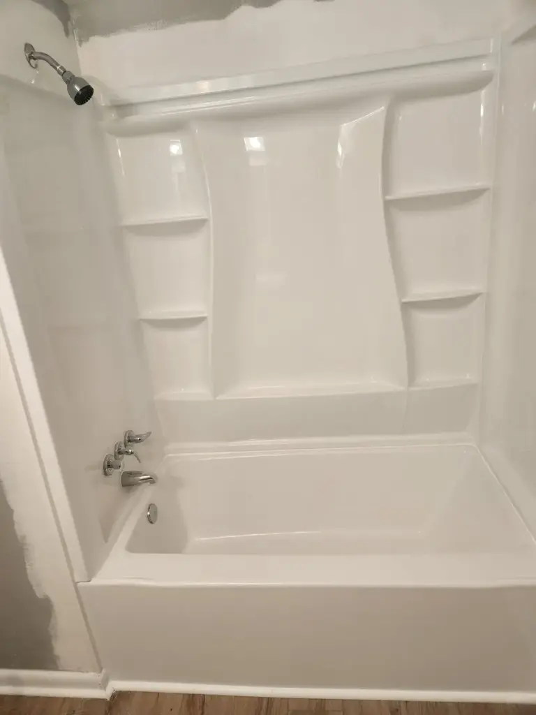 MSD Contractors – Install a bathtub surround kit with water-resistant panels