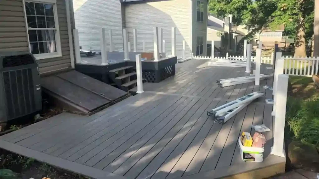 MSD Contractors - Spacious grey composite decking installation